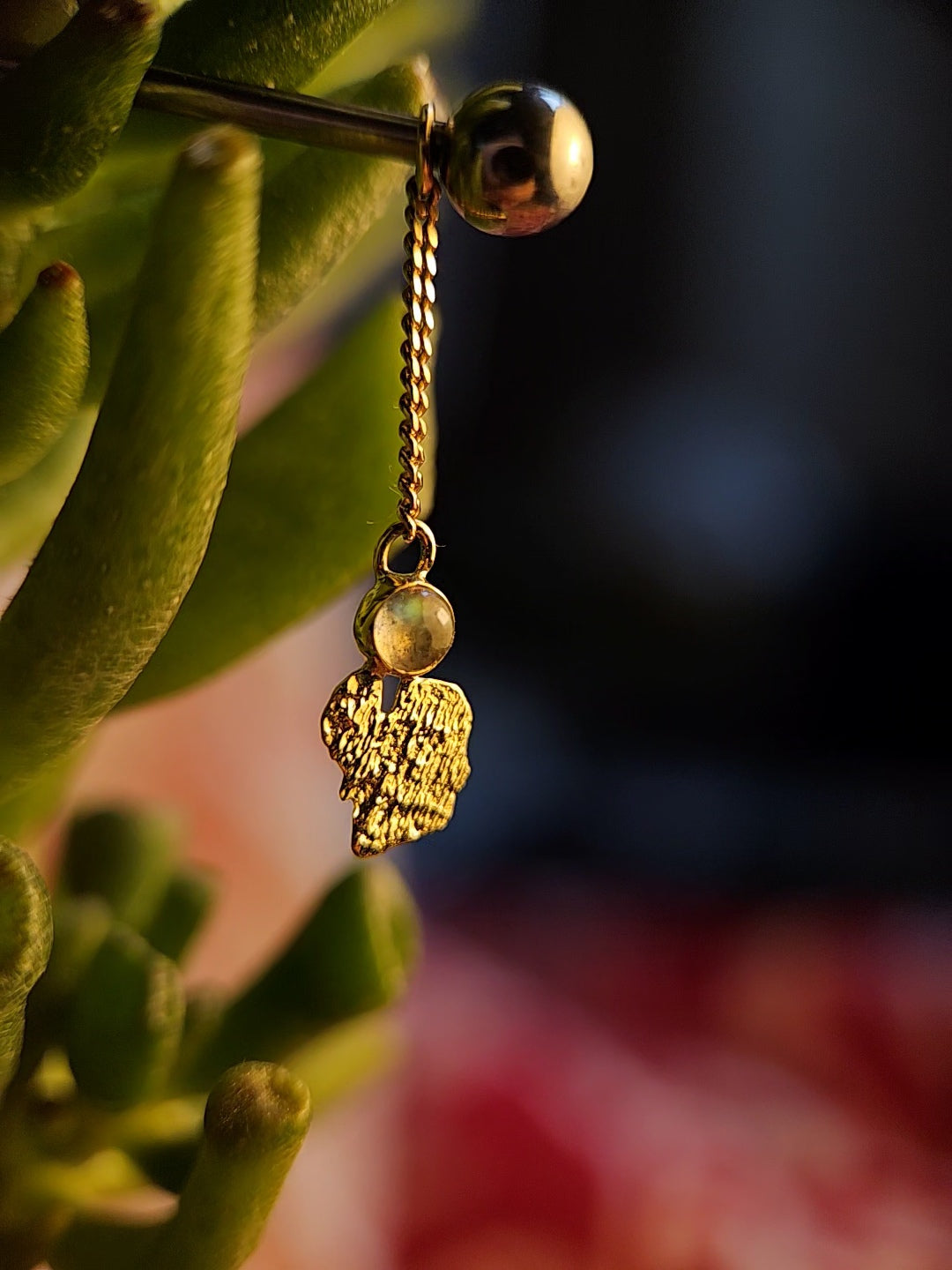 Abstract Charm - Labradorite set 18ct solid gold - Charm