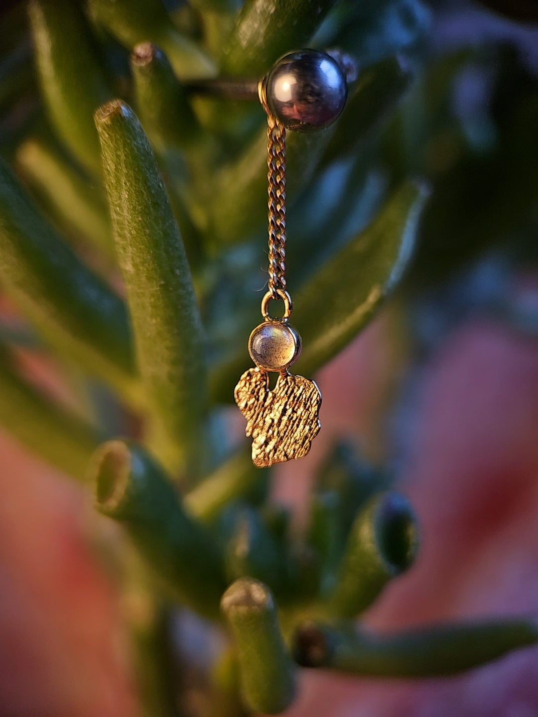 Abstract Charm - Labradorite set 18ct solid gold - Charm