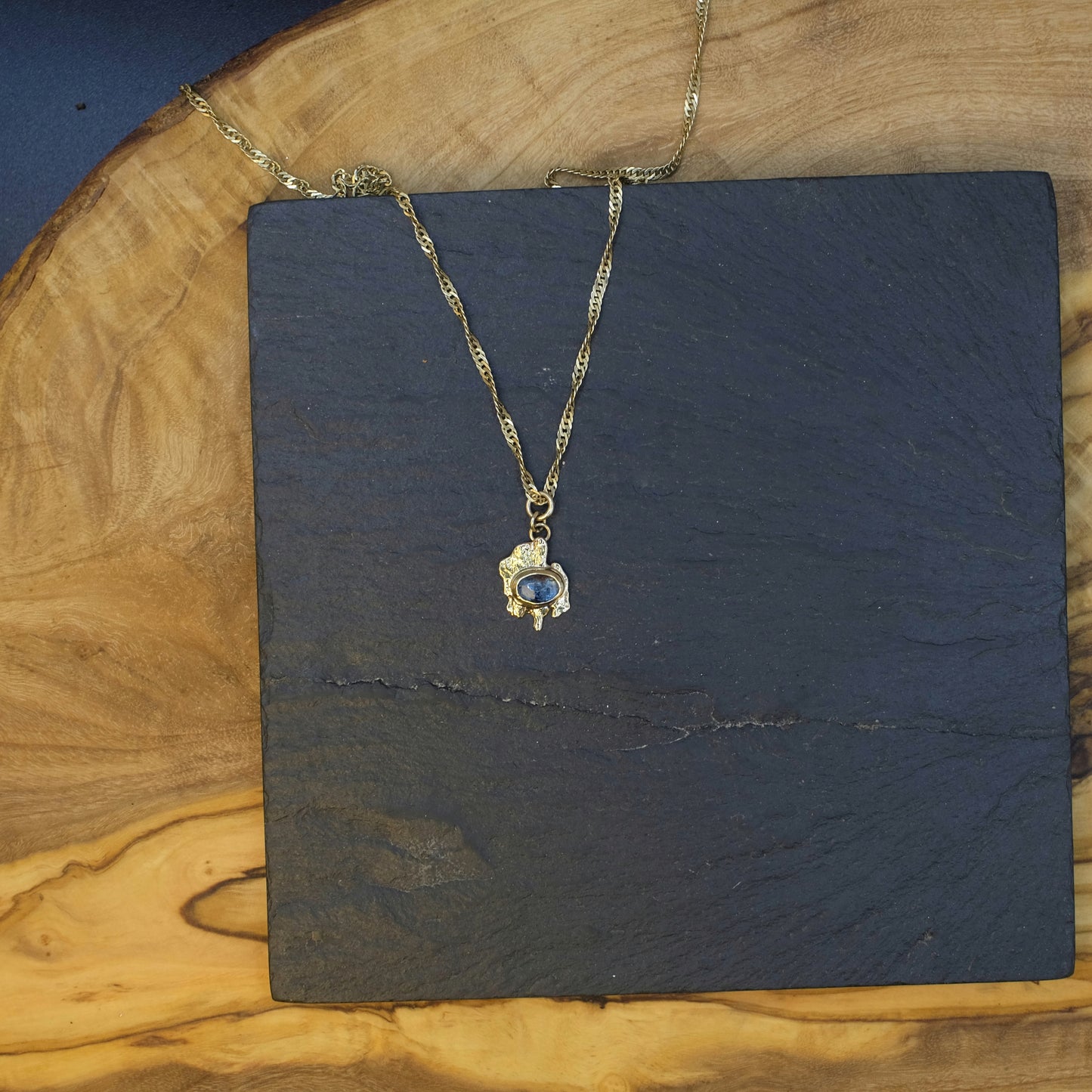 Abstract Charm - Blue kyanite set 9ct solid yellow gold - Charm