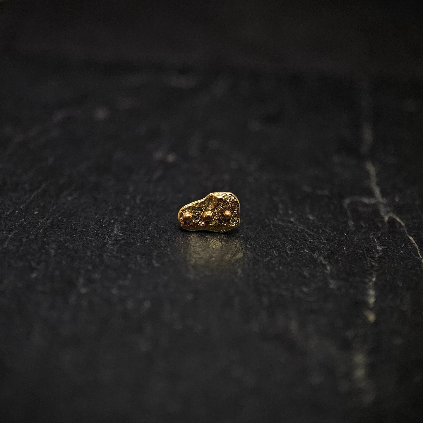 Totem - 14ct solid gold threadless end.