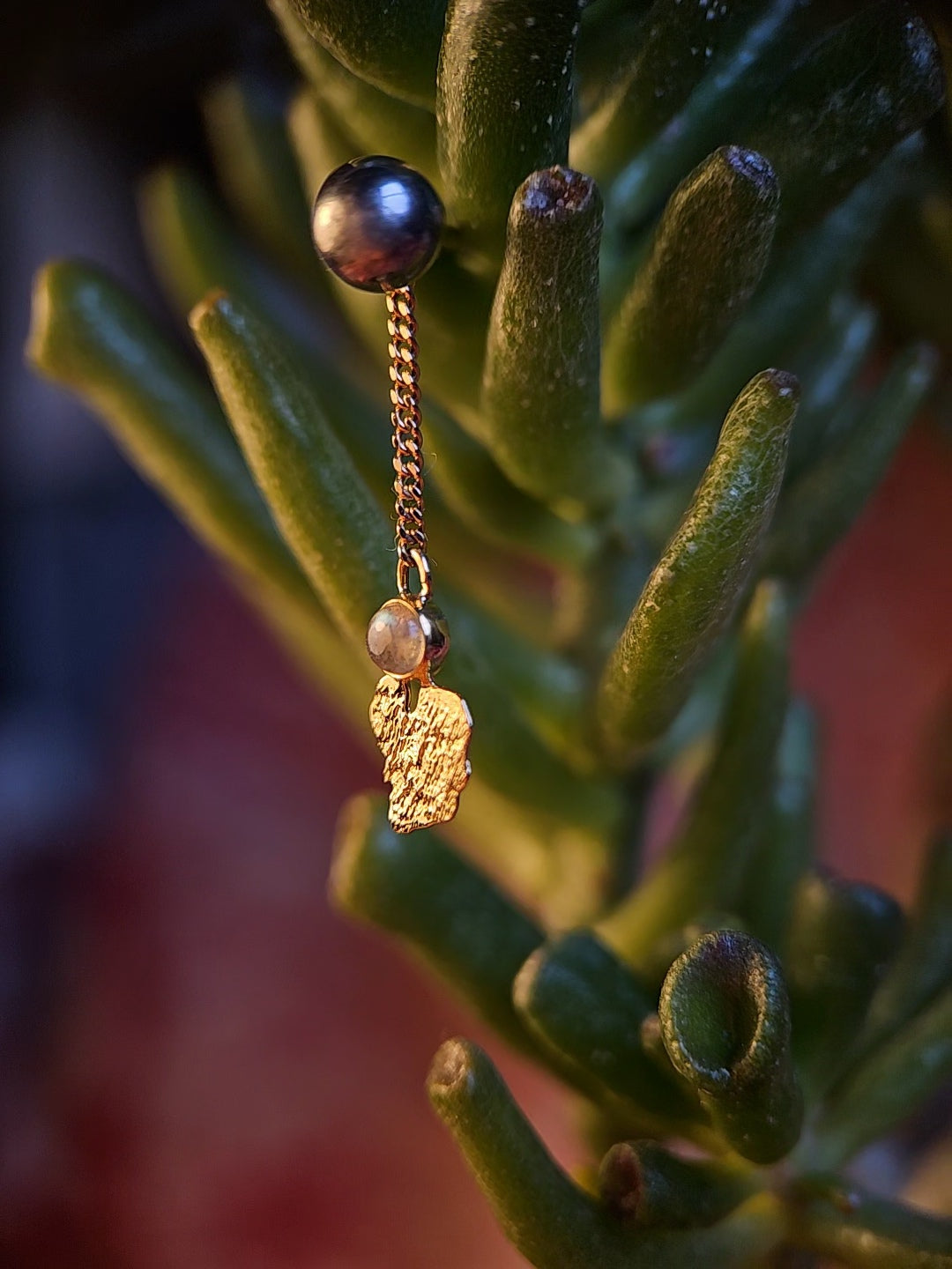 Abstract Charm - Labradorite set 18ct solid gold - Charm
