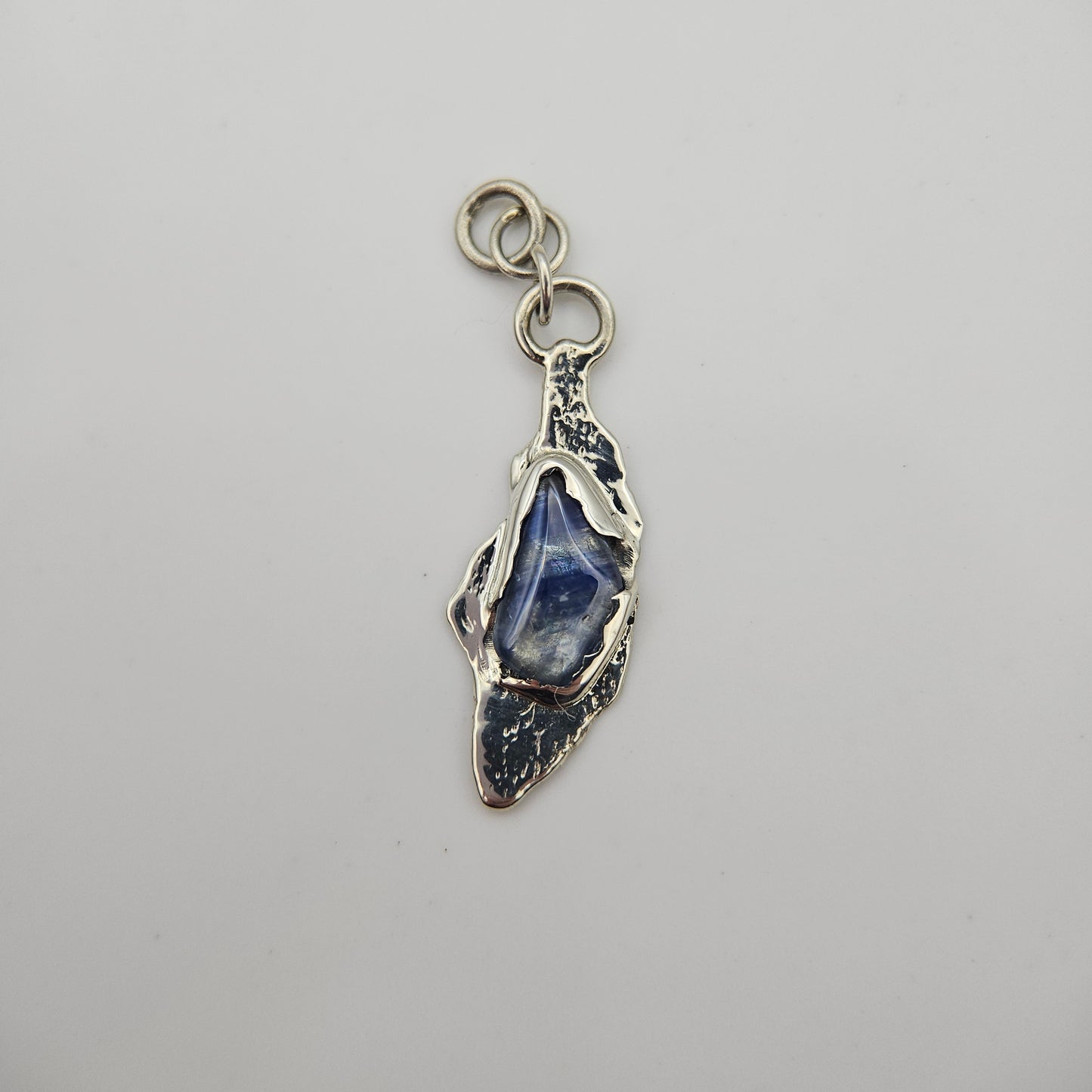 Blue striped Sapphire set in solid 9ct white gold  - Charm