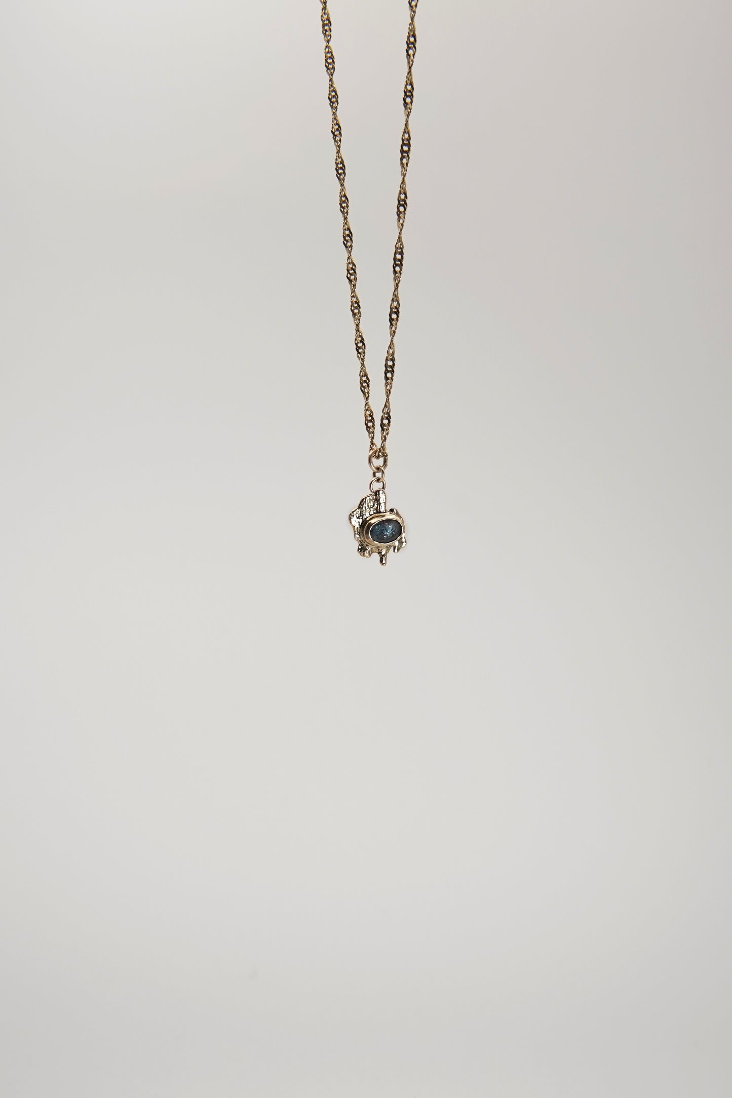 Abstract Charm - Blue kyanite set 9ct solid yellow gold - Charm