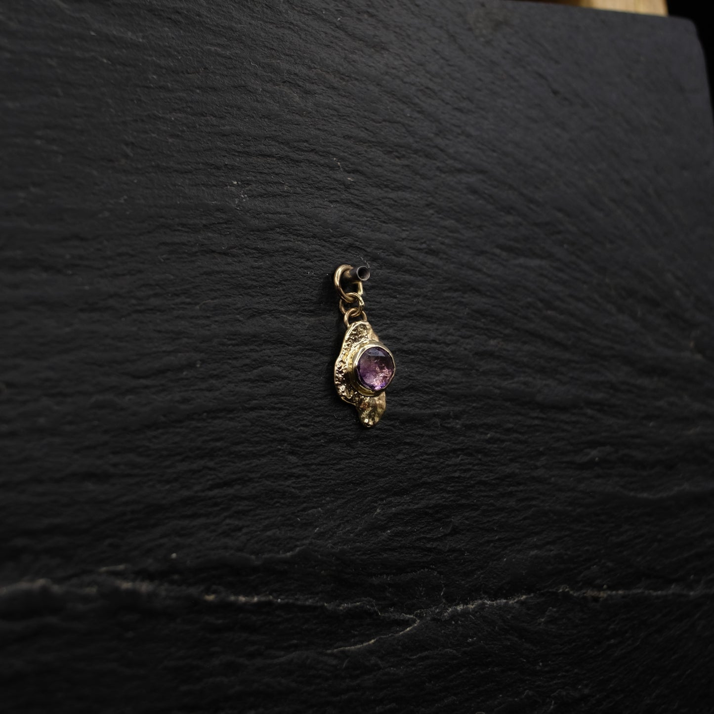 Abstract Charm - Amethyst set 9ct solid yellow gold - Charm