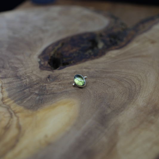 9ct white gold peridot - 14g threaded.