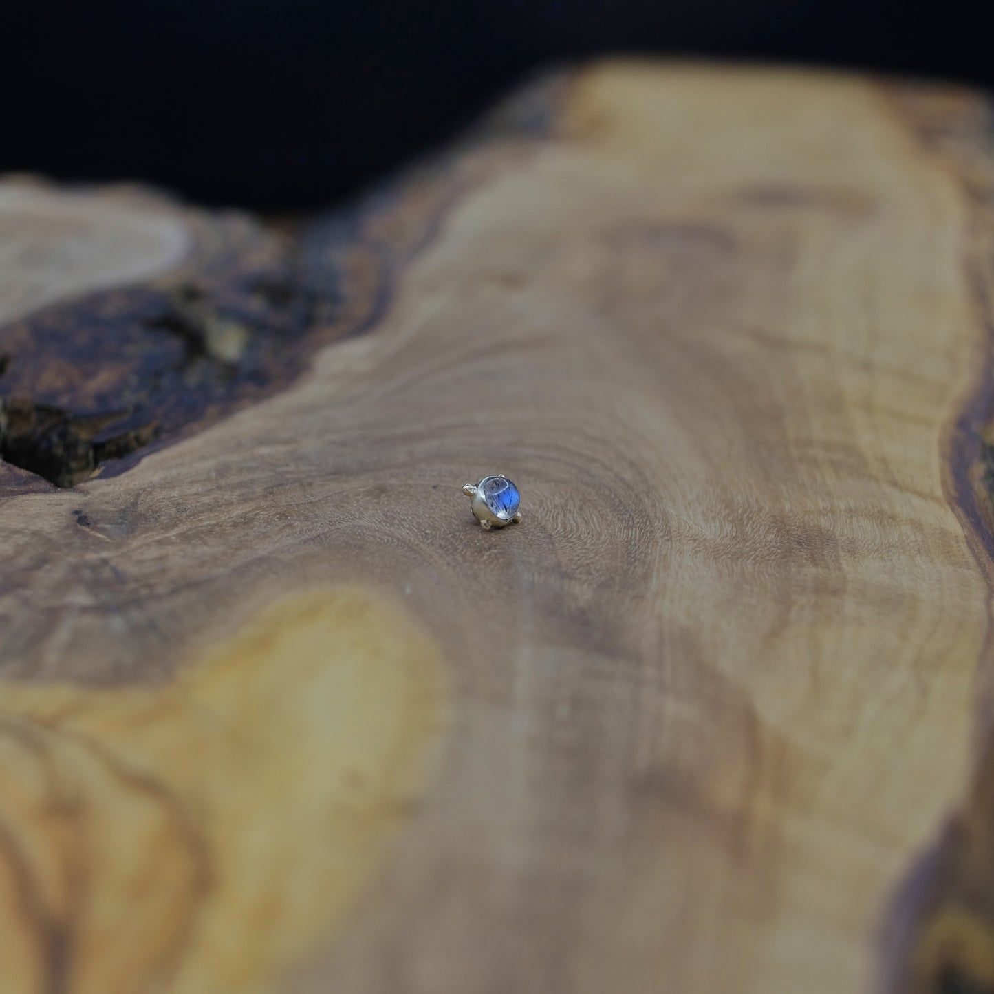9ct white gold Labradorite - 14g threaded.