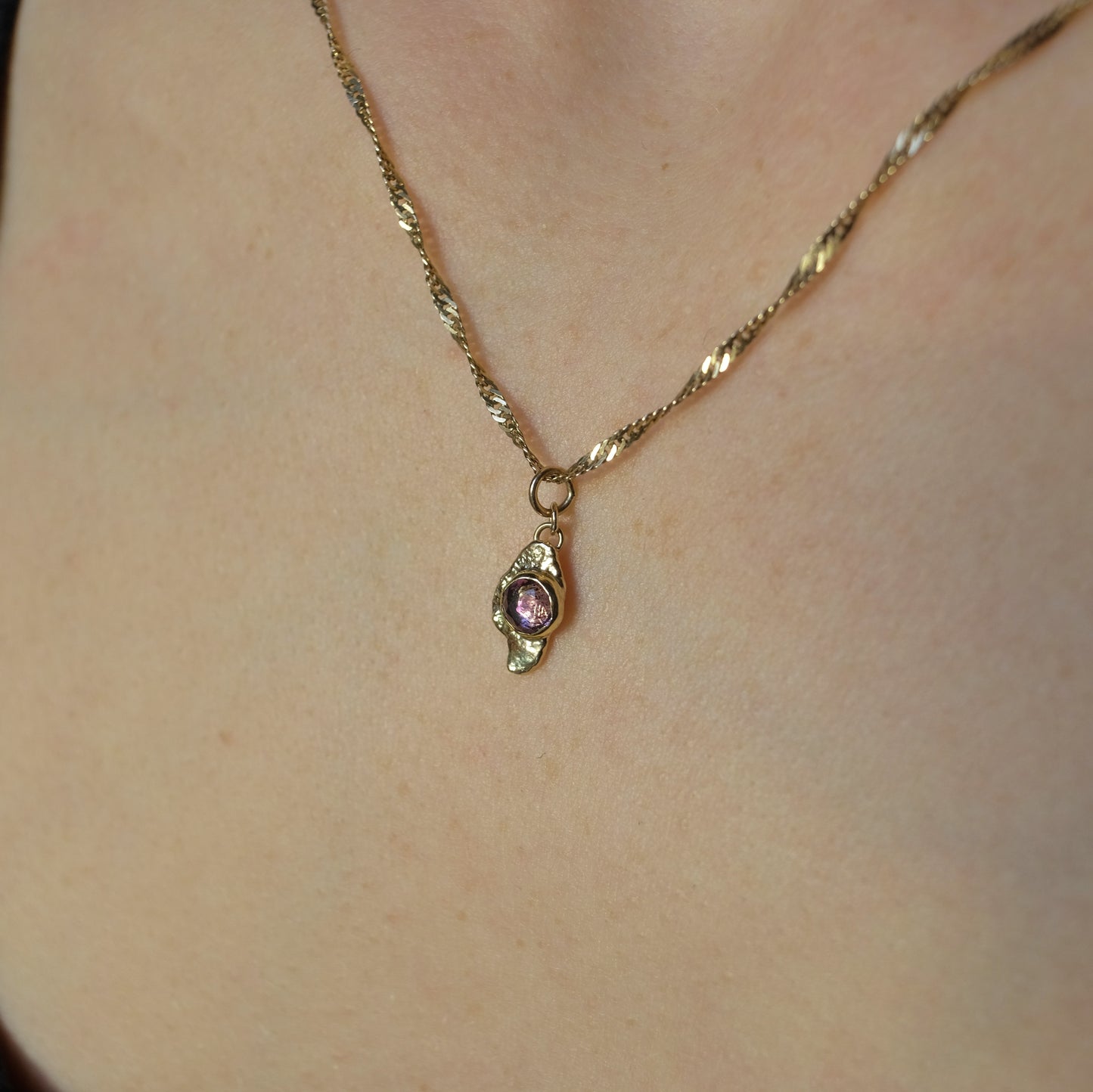 Abstract Charm - Amethyst set 9ct solid yellow gold - Charm