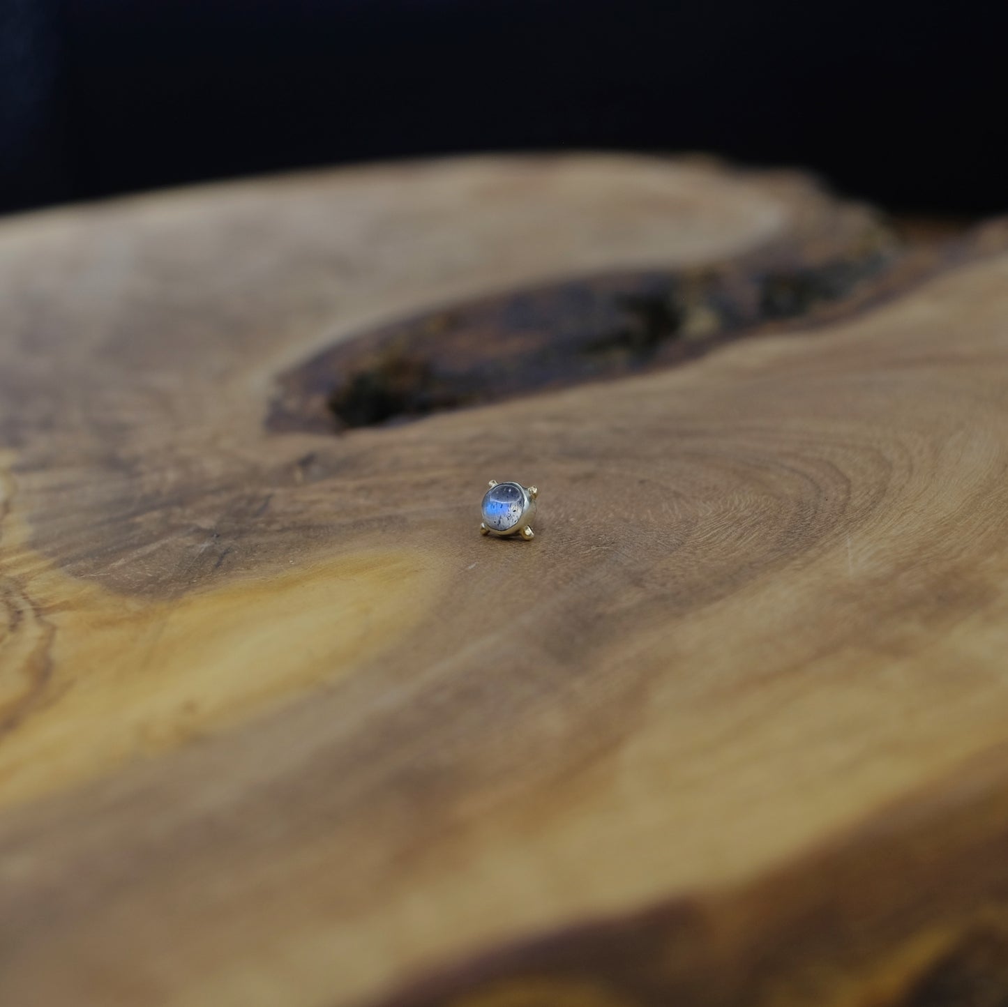 9ct white gold Labradorite - 14g threaded.