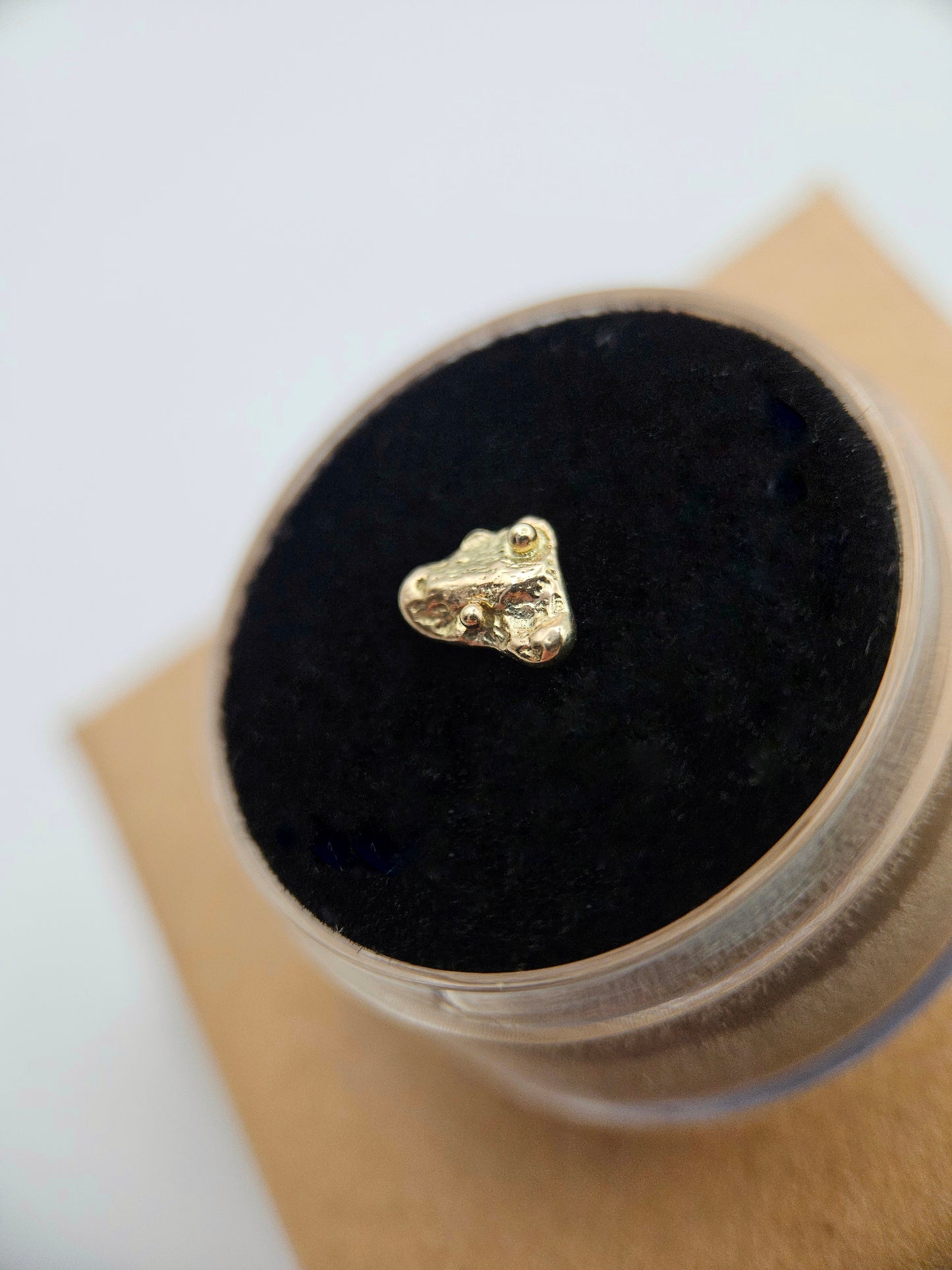 Abstract 2 - 9ct solid gold threadless end.