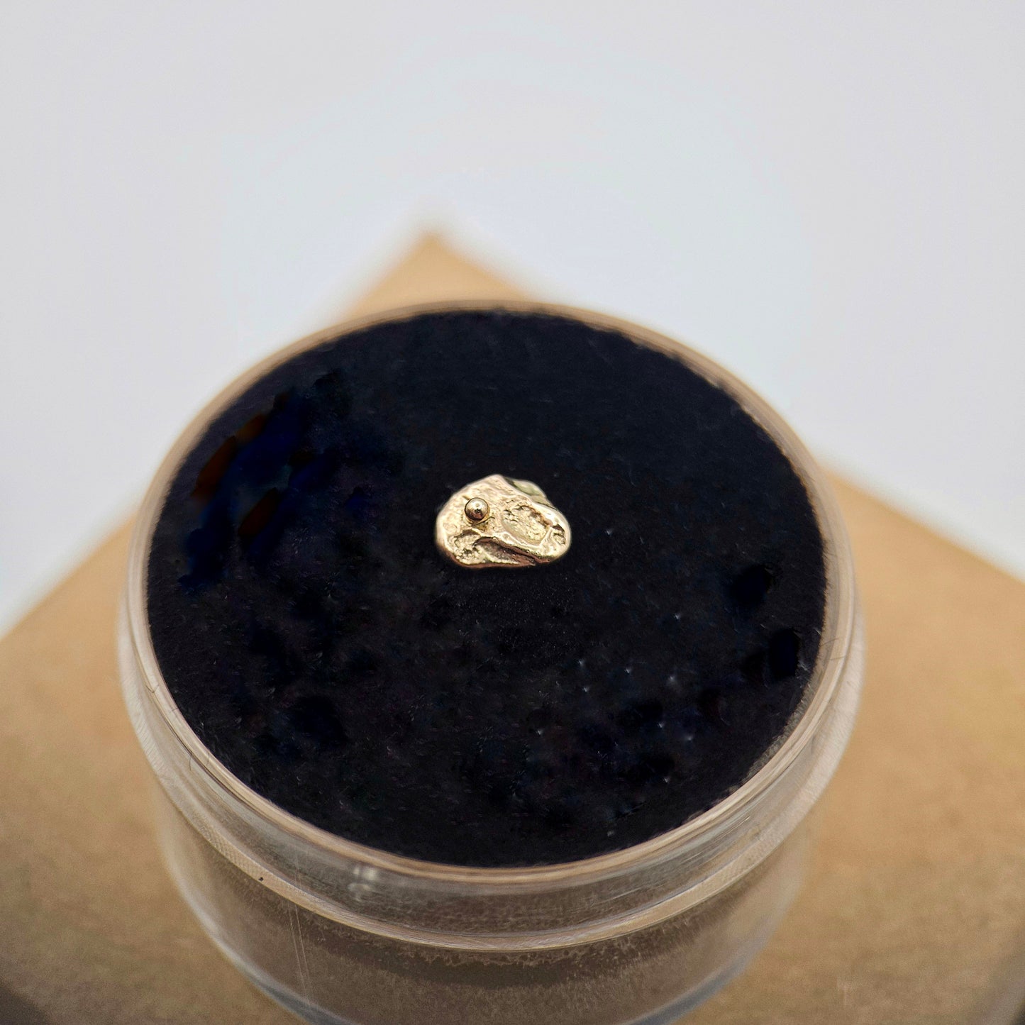 Abstract 3 - 9ct solid gold threadless end