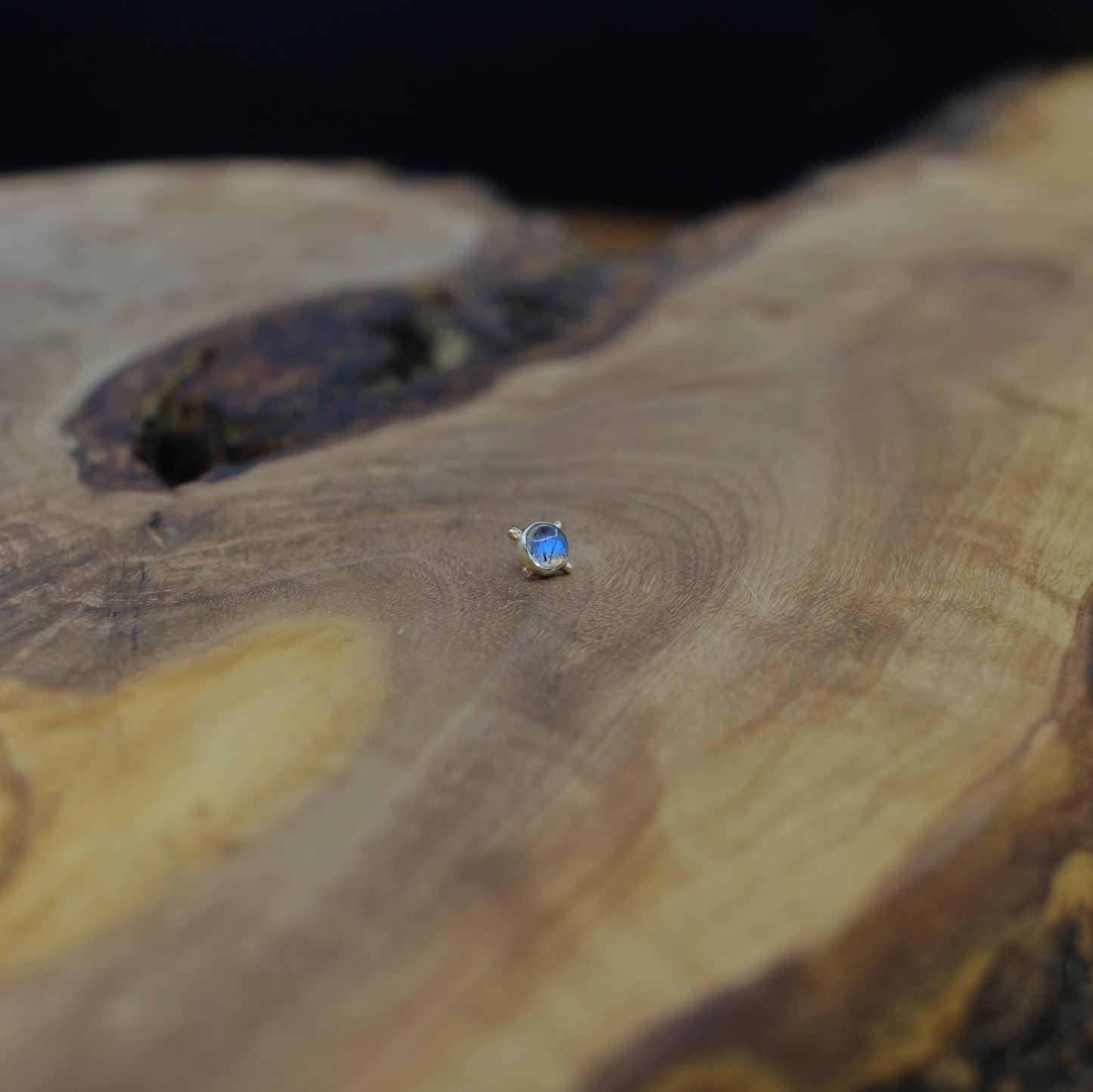 9ct white gold Labradorite - 14g threaded.