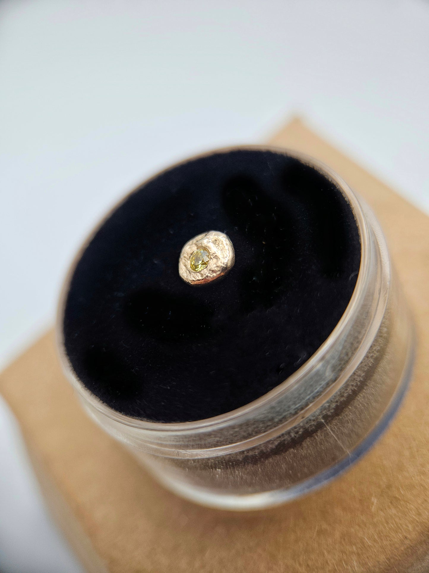 Textured dot - yellow CZ, 9ct solid gold threadless end