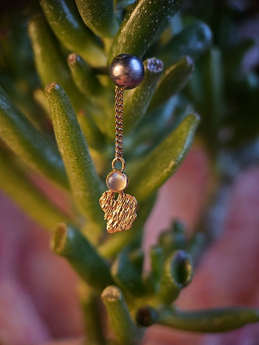Abstract Charm - Labradorite set 18ct solid gold - Charm