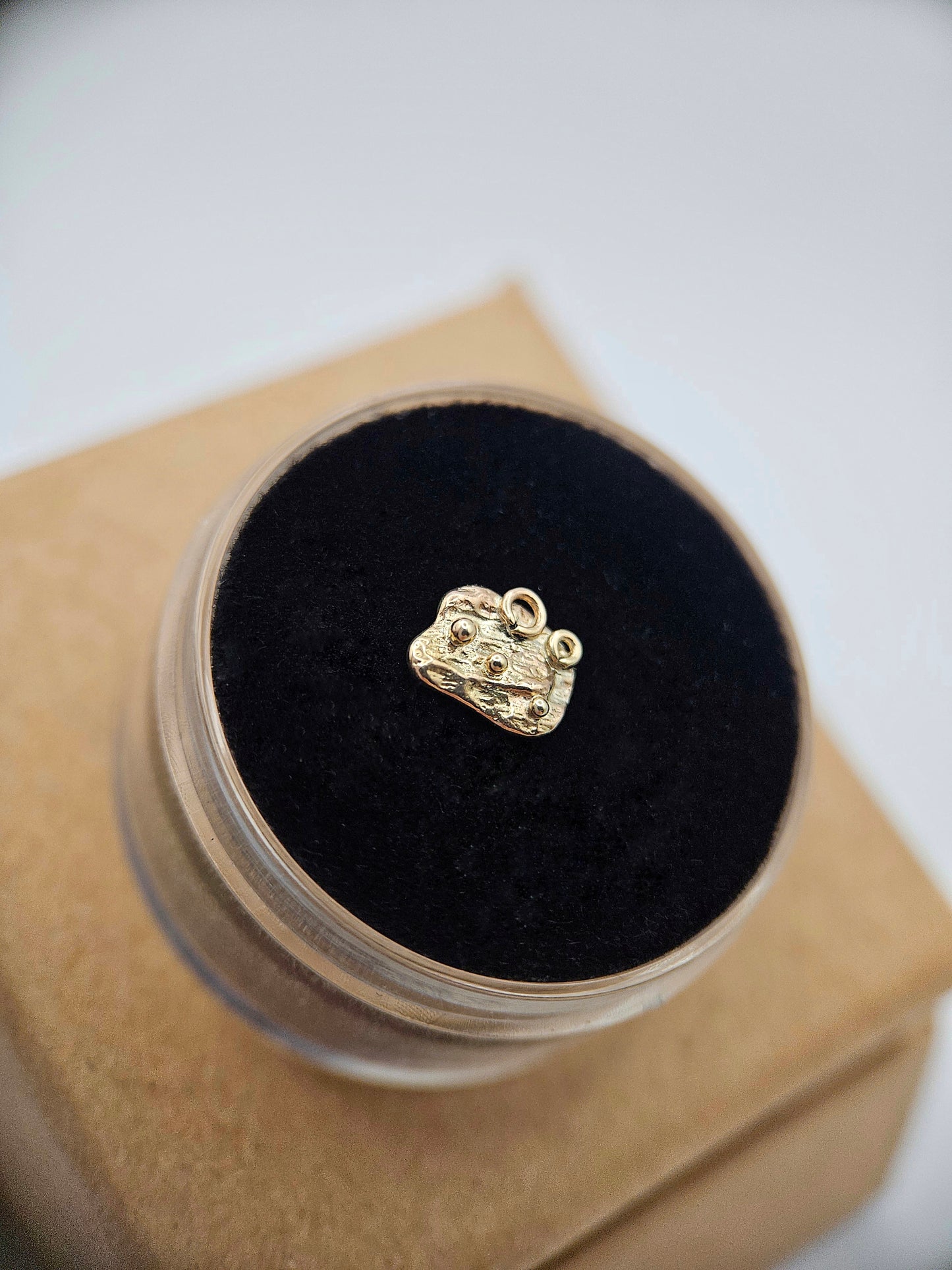 Abstract 1 - 9ct solid gold threadless end.