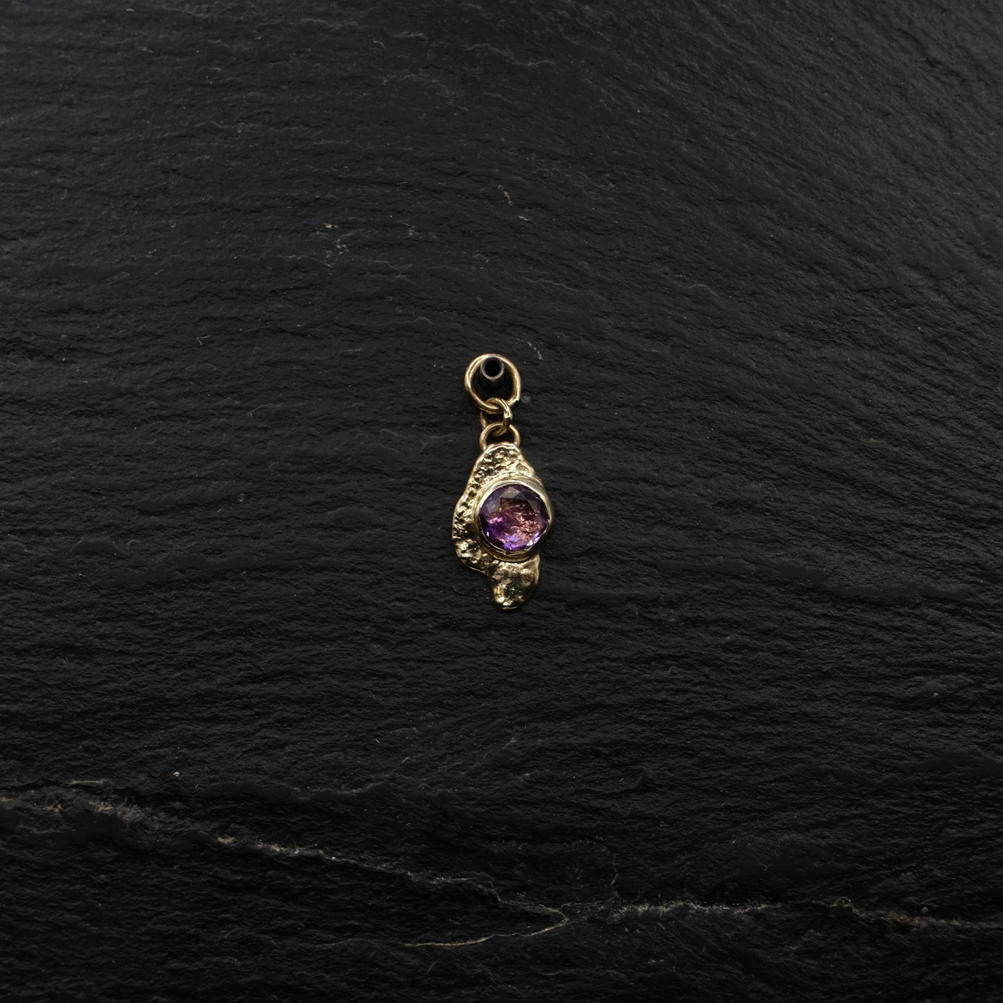 Abstract Charm - Amethyst set 9ct solid yellow gold - Charm