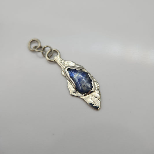 Blue striped Sapphire set in solid 9ct white gold  - Charm