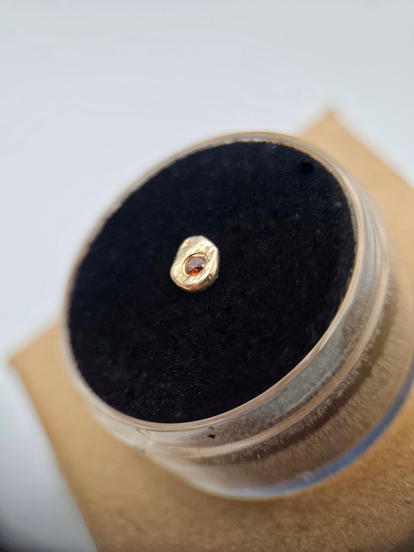 Textured dot - Red CZ, 9ct solid gold threadless end