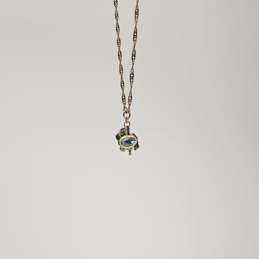 Abstract Charm - Blue kyanite set 9ct solid yellow gold - Charm