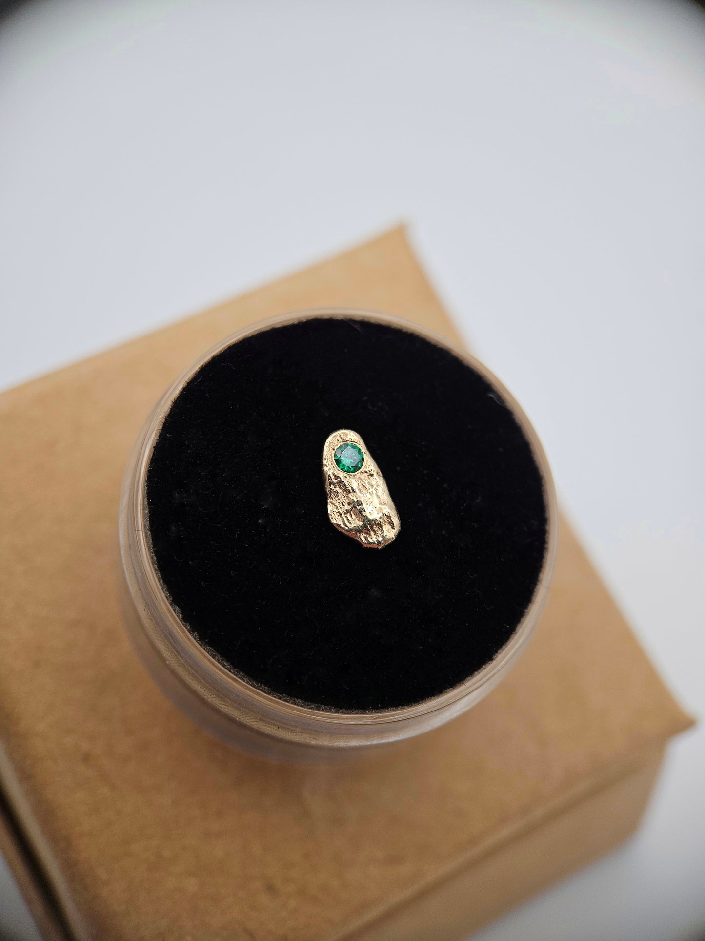 Textured totem - Green CZ, 9ct solid gold threadless end