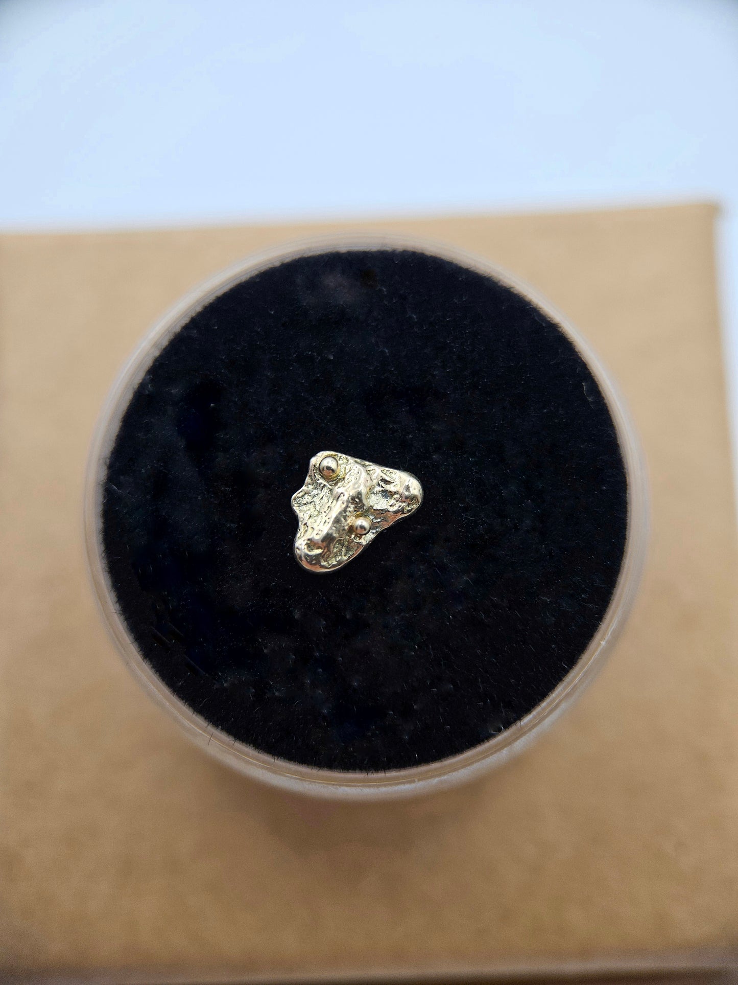 Abstract 2 - 9ct solid gold threadless end.